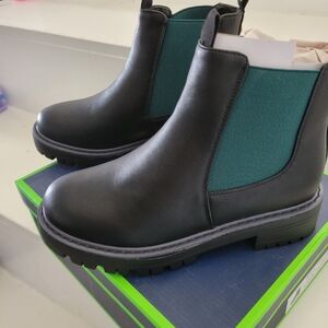 NIB Colorblocked Chelsea Boot Sz 8